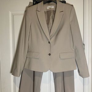 Calvin Klein Women’s 2 piece suit